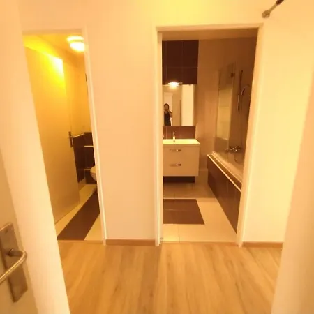 3 Bedrooms, Garden View, La Défense, Parking Apartamento *
